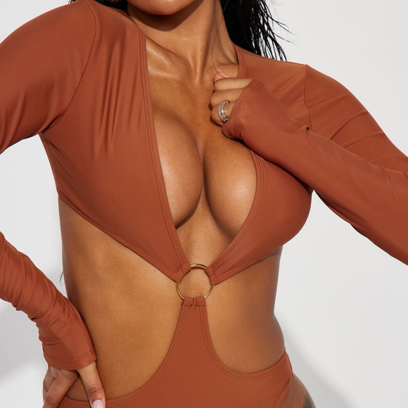 BNWT Fashion Nova Cut Out One piece Swimsuit - Picture 2 of 6